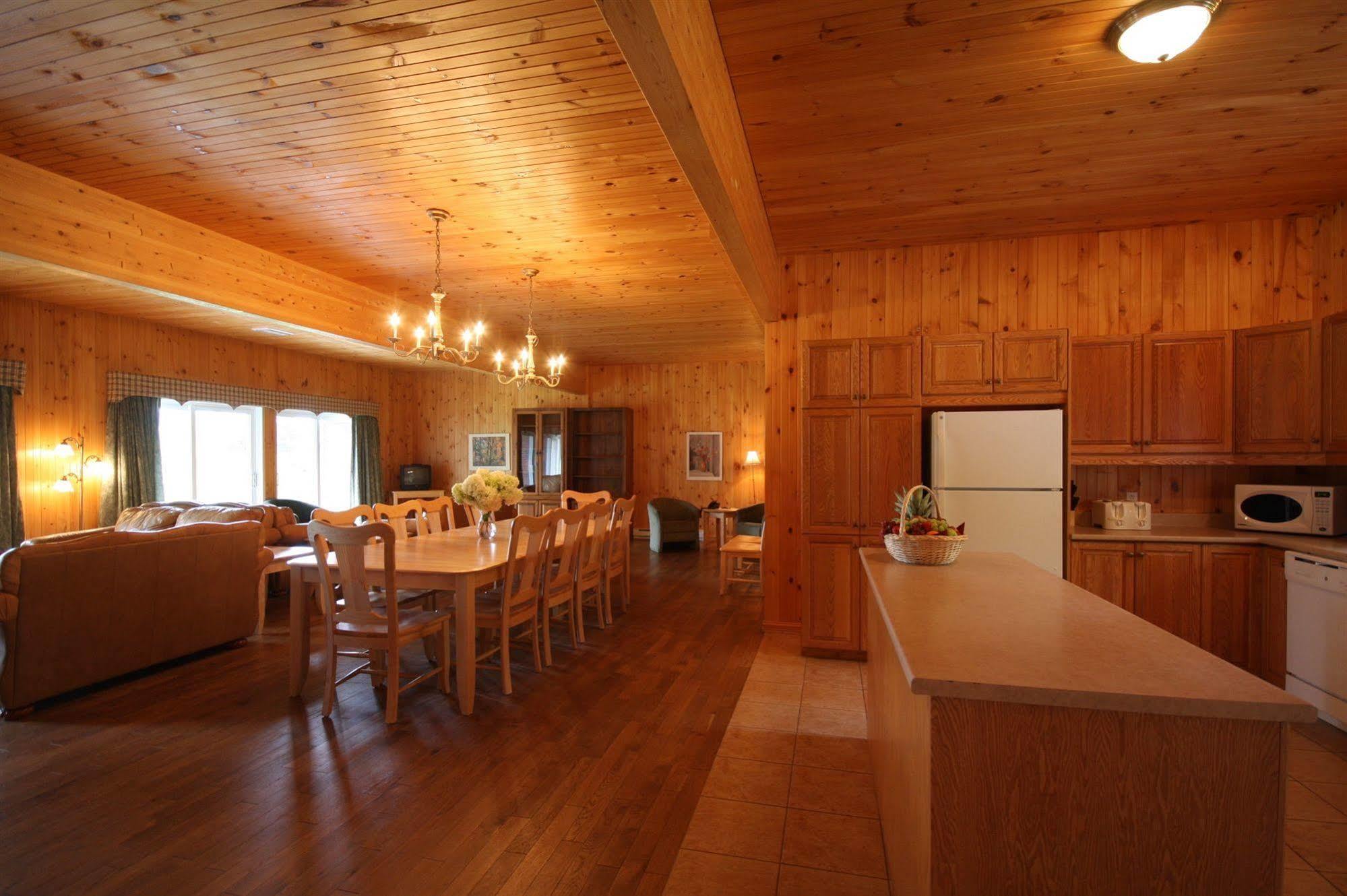 Auberge Du Lac-A-L'Eau-Claire Saint-Alexis-des-Monts Buitenkant foto