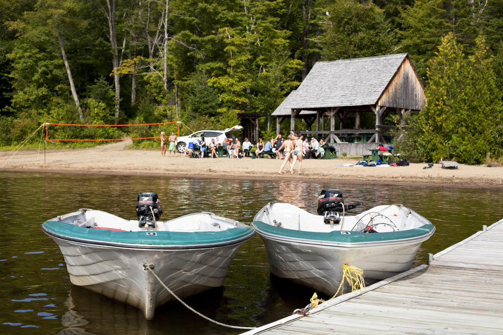 Auberge Du Lac-A-L'Eau-Claire Saint-Alexis-des-Monts Buitenkant foto